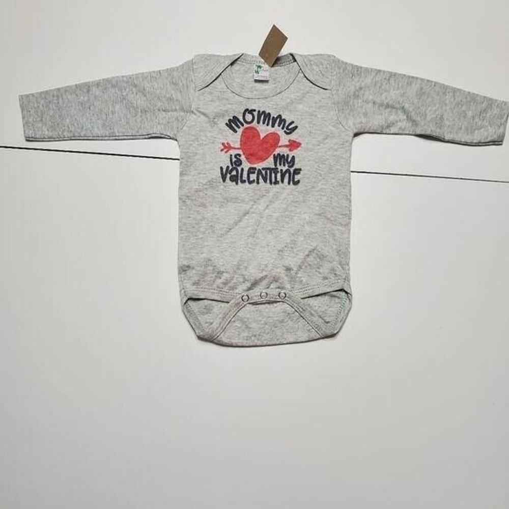 Mommy is my Valentine unisex shirt gray red heart & arrow